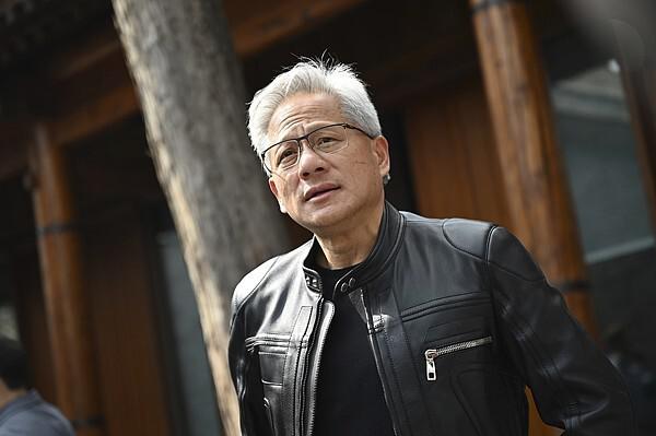 可靠的股票配资平台 黄仁勋：想对华销售新型特供芯片，正在与美国政府磋商